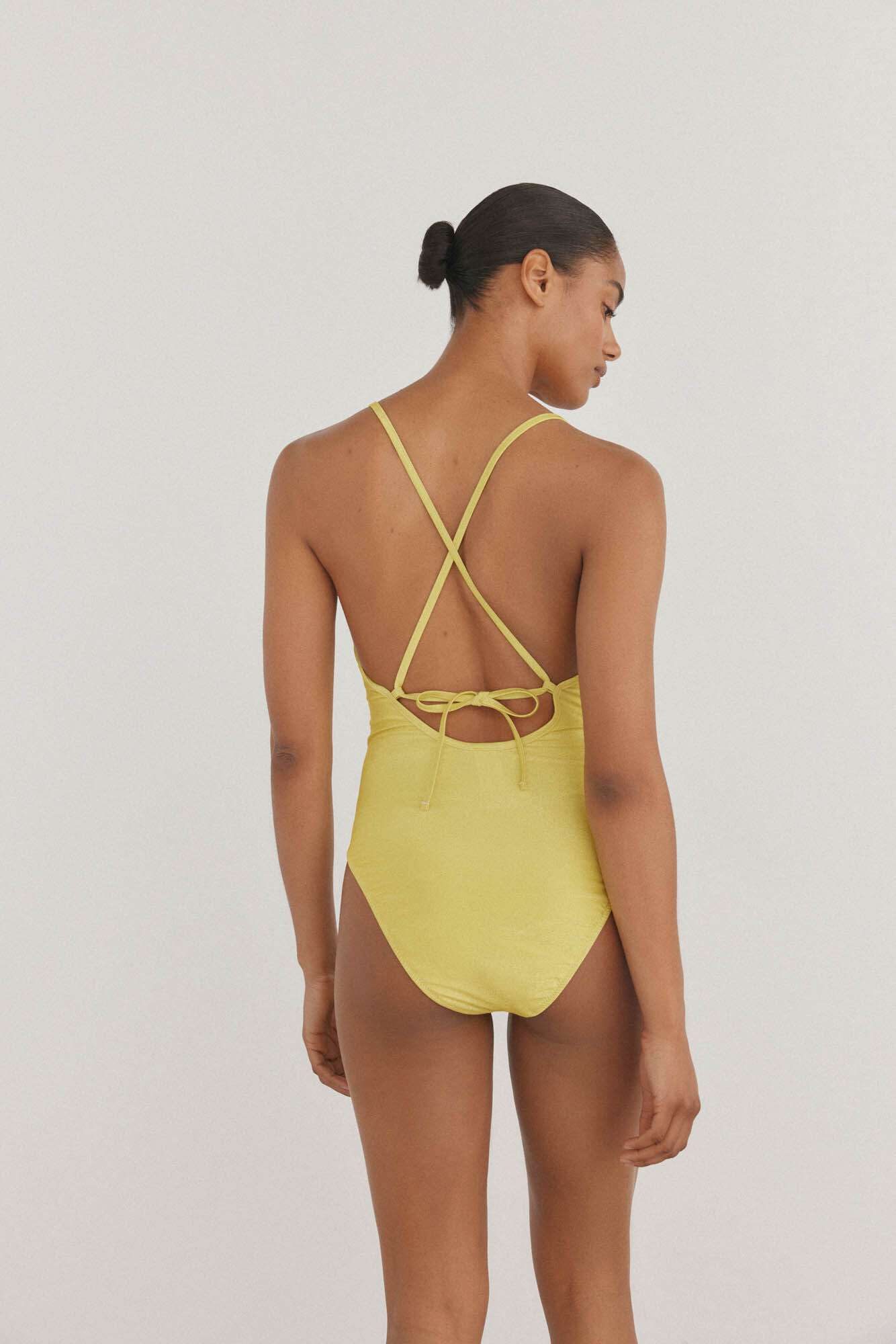 Pedro del Hierro Traje de ba&ntilde;o halter espalda cruzada tejido fantas&iacute;a lurex Amarillo
