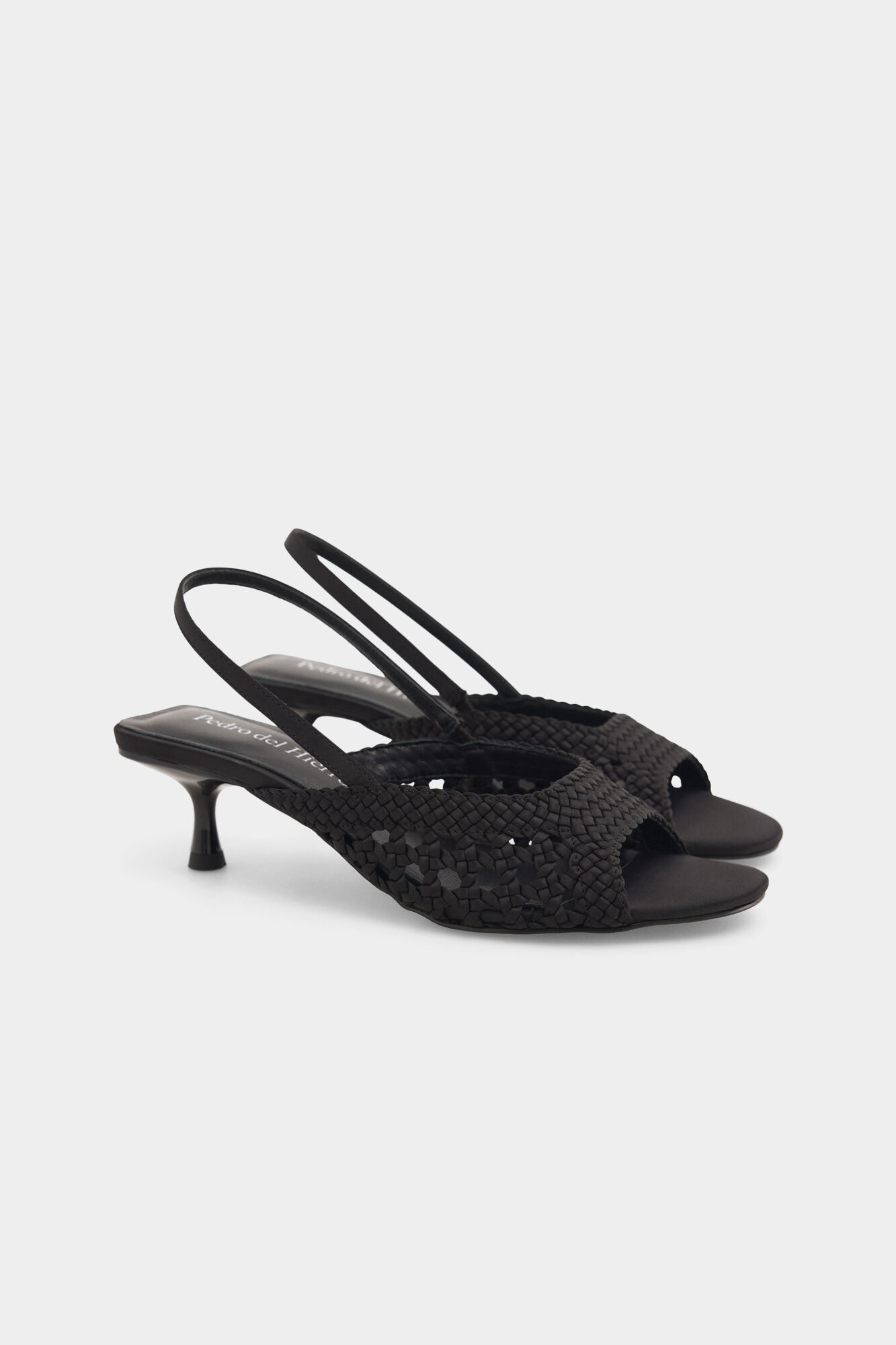 Pedro del Hierro Sandalia trenzada negra
