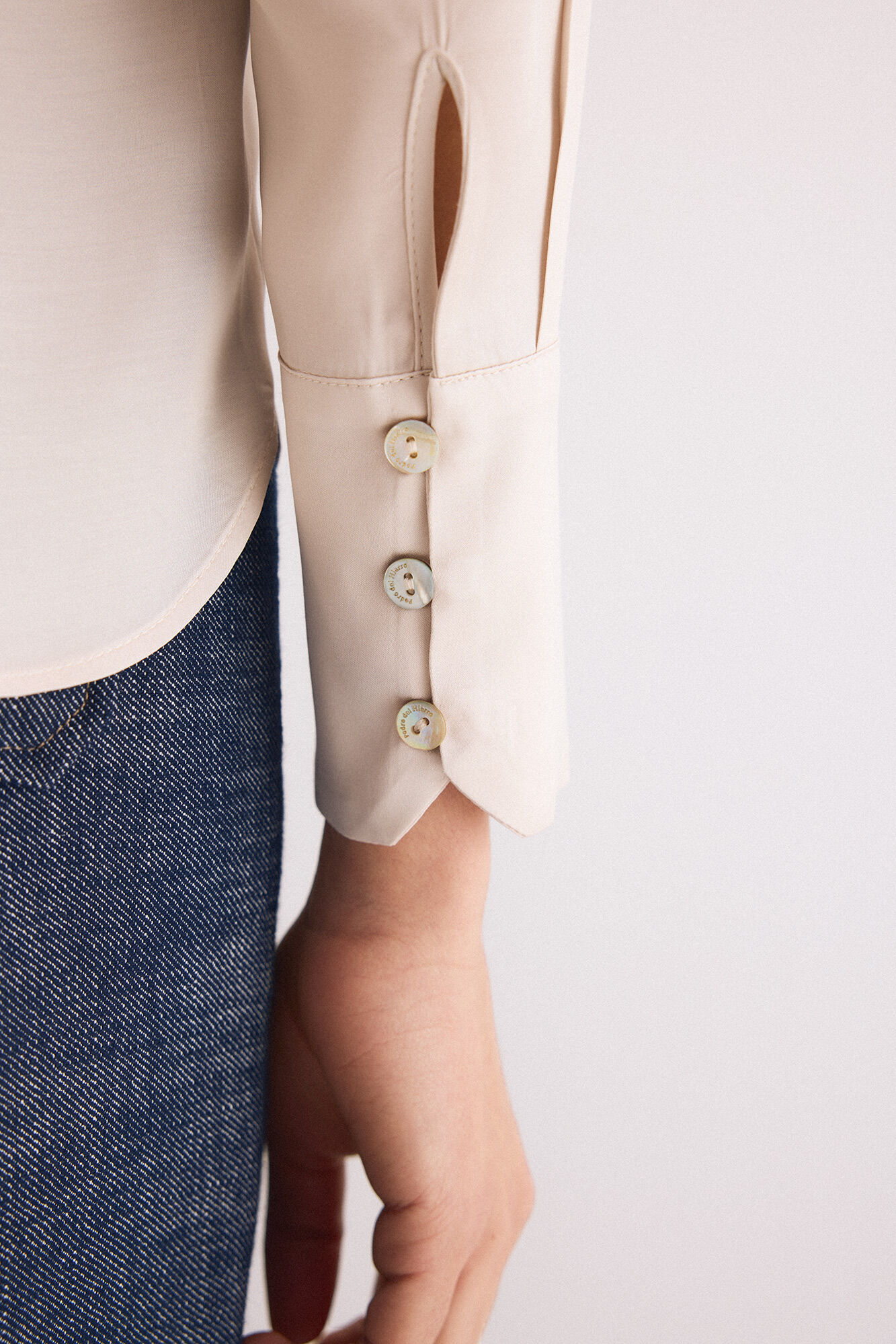 Pedro del Hierro Camisa sat&eacute;n volante Beige