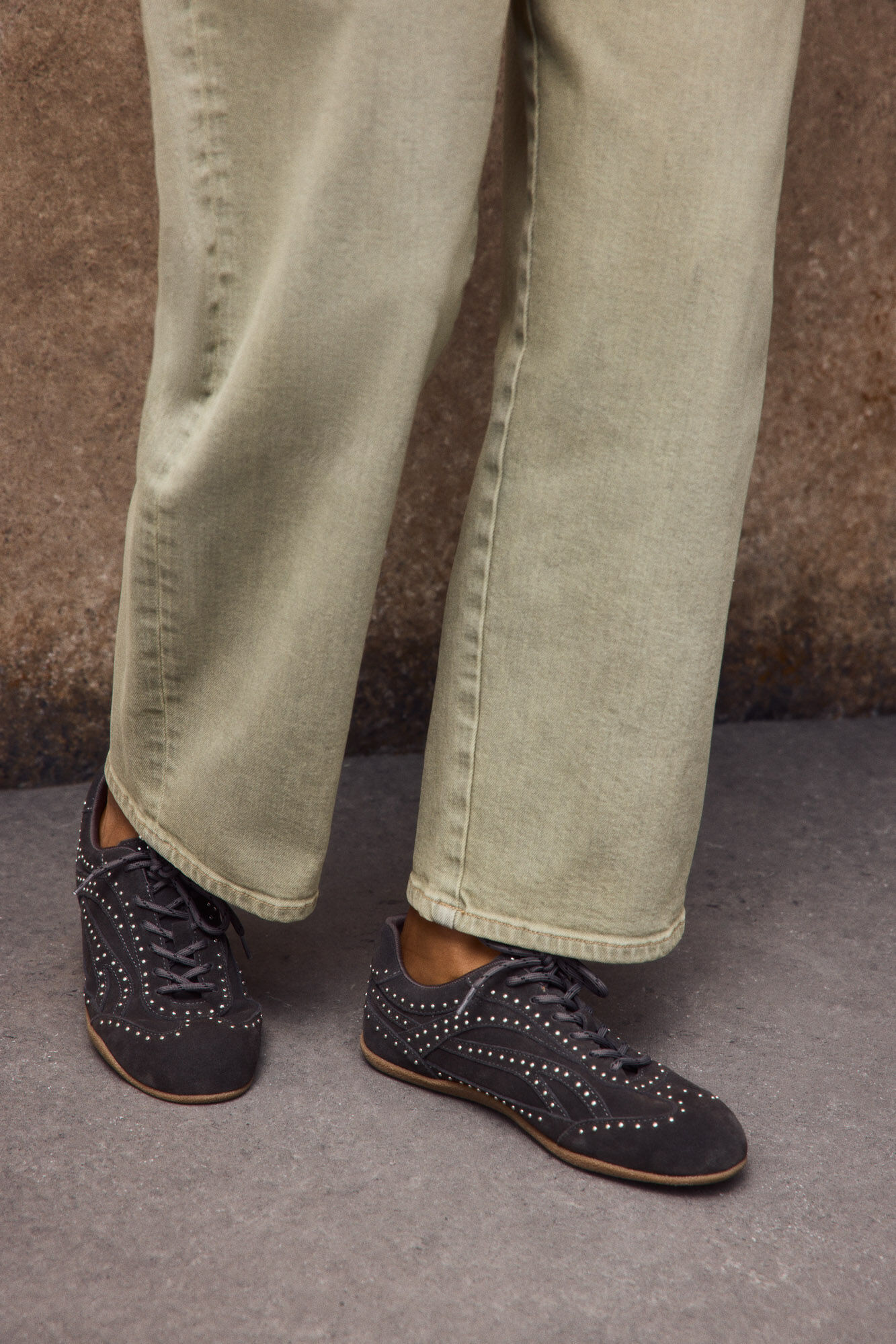 Slowlove Zapatilla de piel con tachas