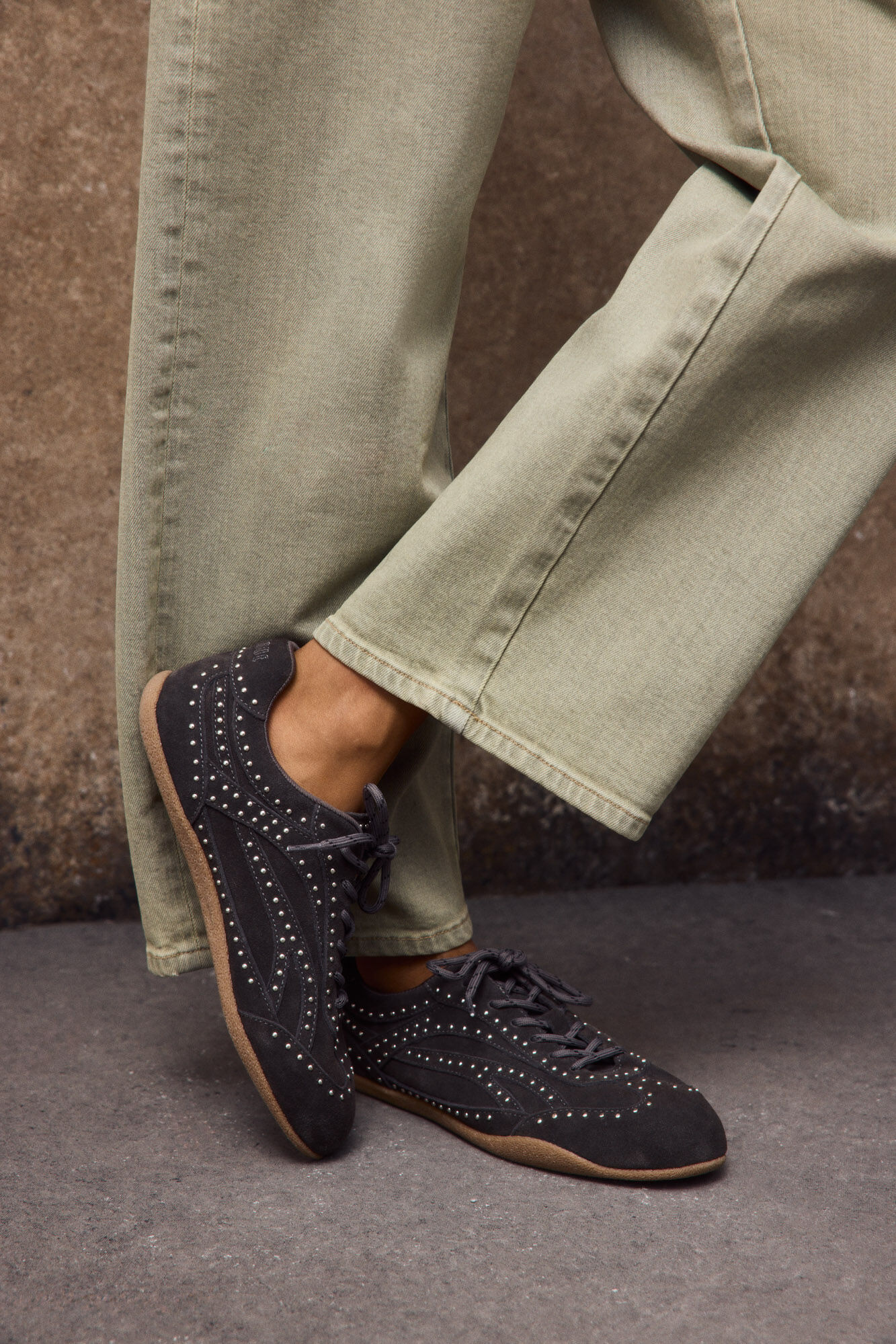 Slowlove Zapatilla de piel con tachas