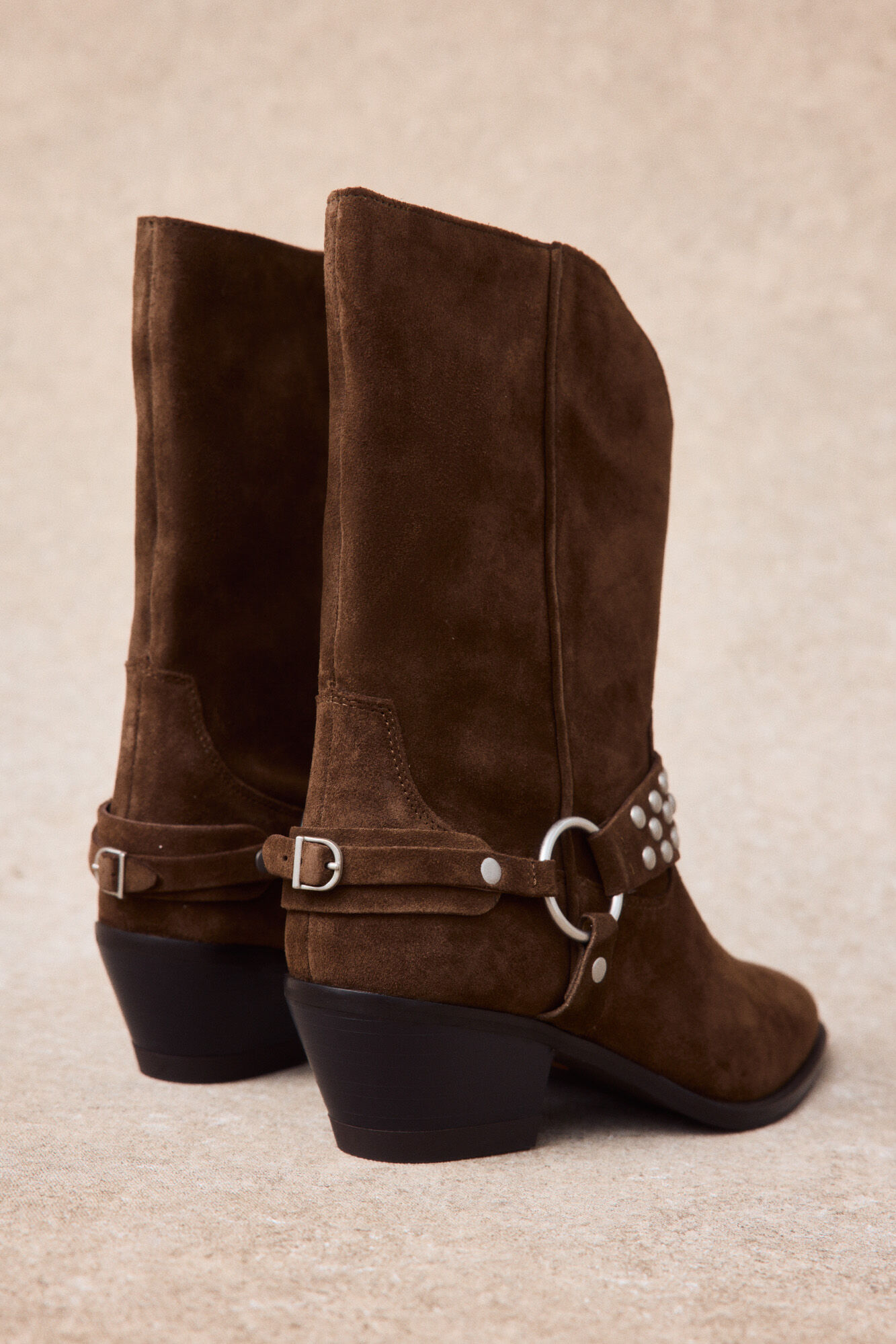 Slowlove Bota de piel con estribo y tachas Marr&oacute;n oscuro