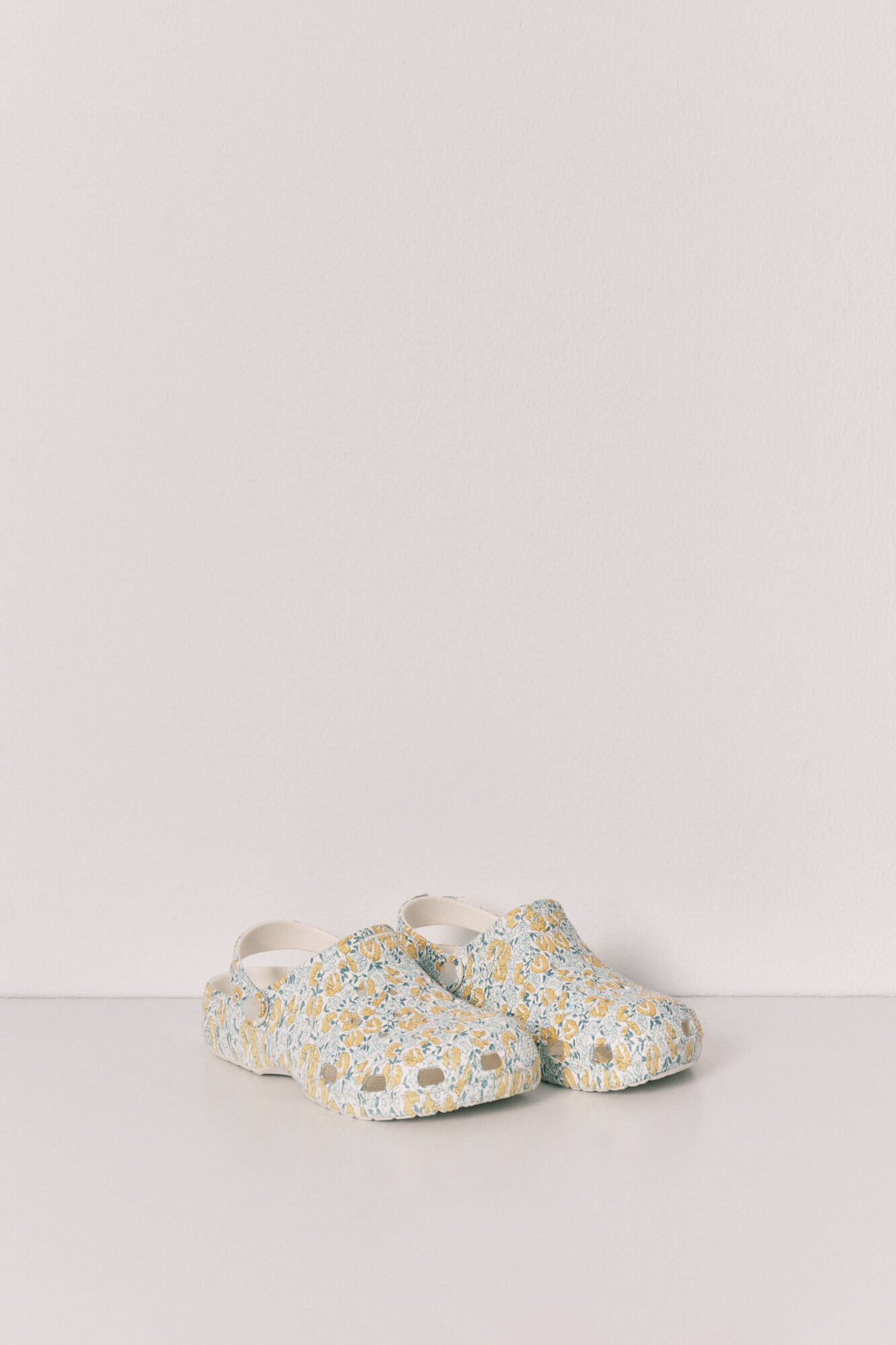 Women'secret Zapatillas de casa tipo zueco con florecitas estampado