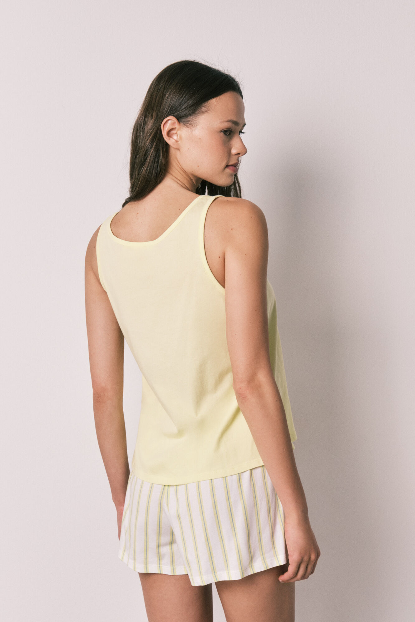 Women'secret Pijama corta de tirantes Stitch amarilla estampado
