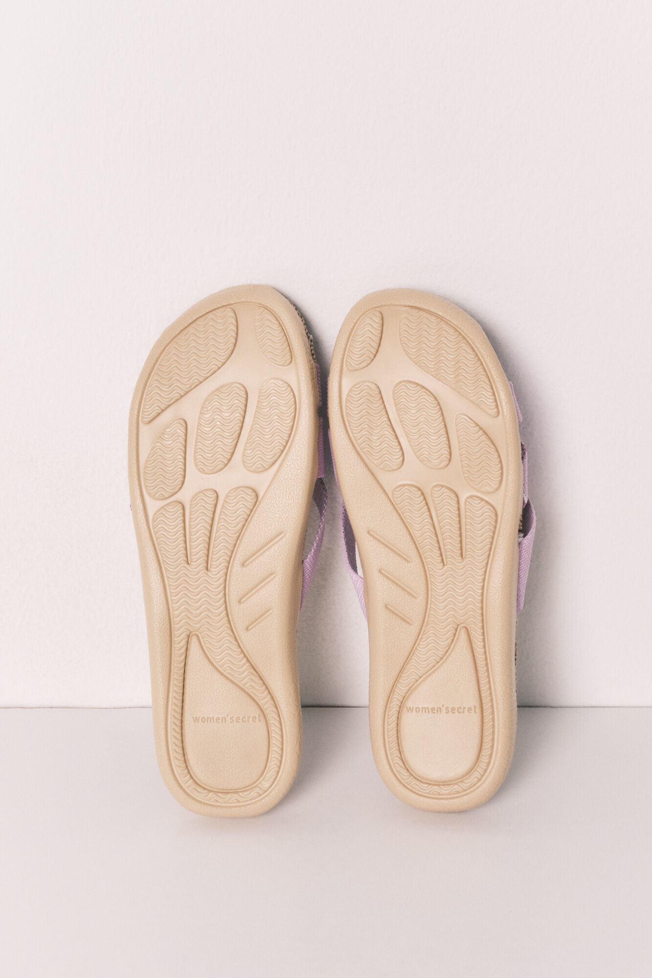 Women'secret Sandalias multitiras SmileyWorld&reg; morado/lila