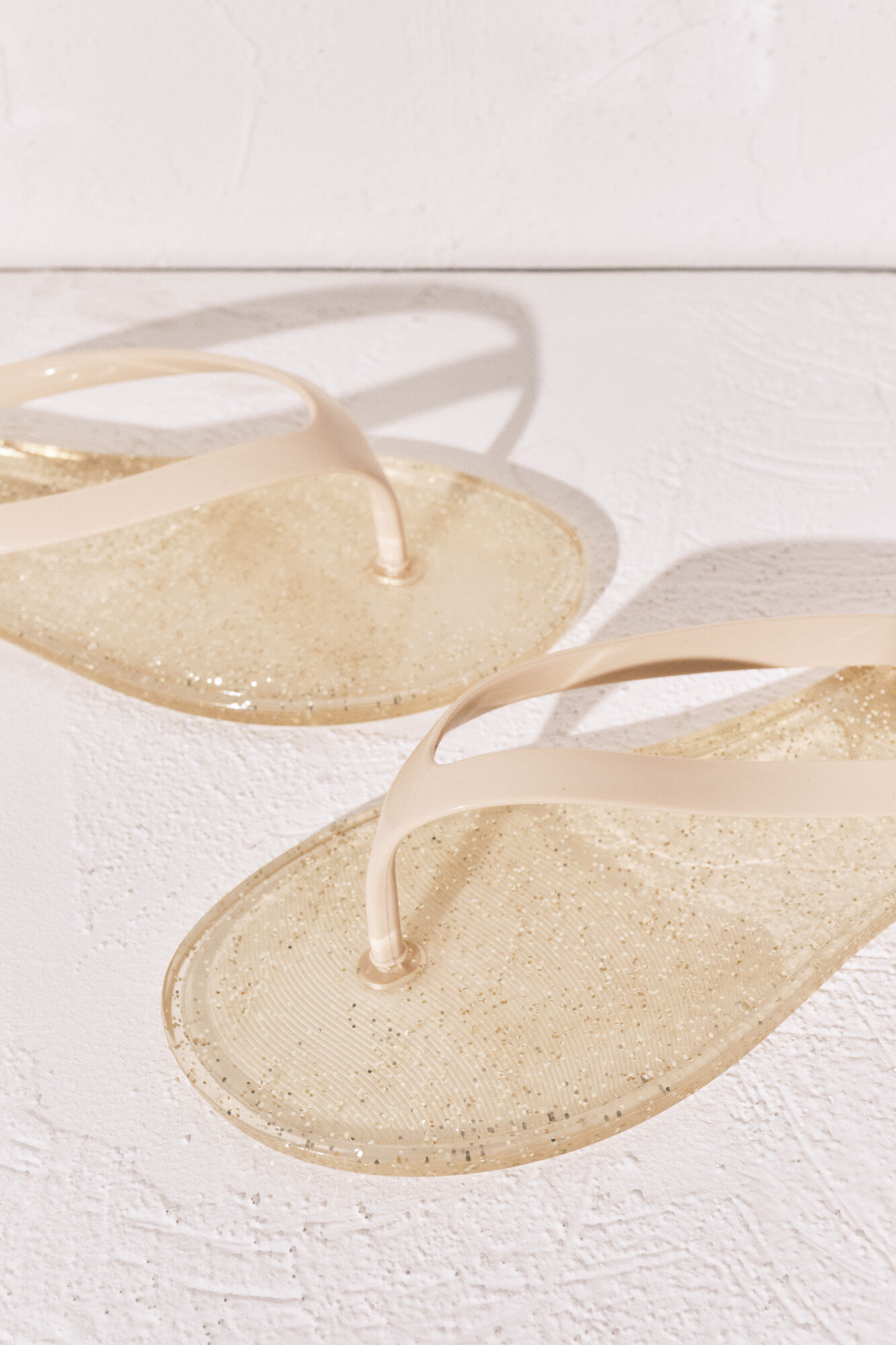Women'secret Chanclas de dedo con efecto brillo glitter amarillo