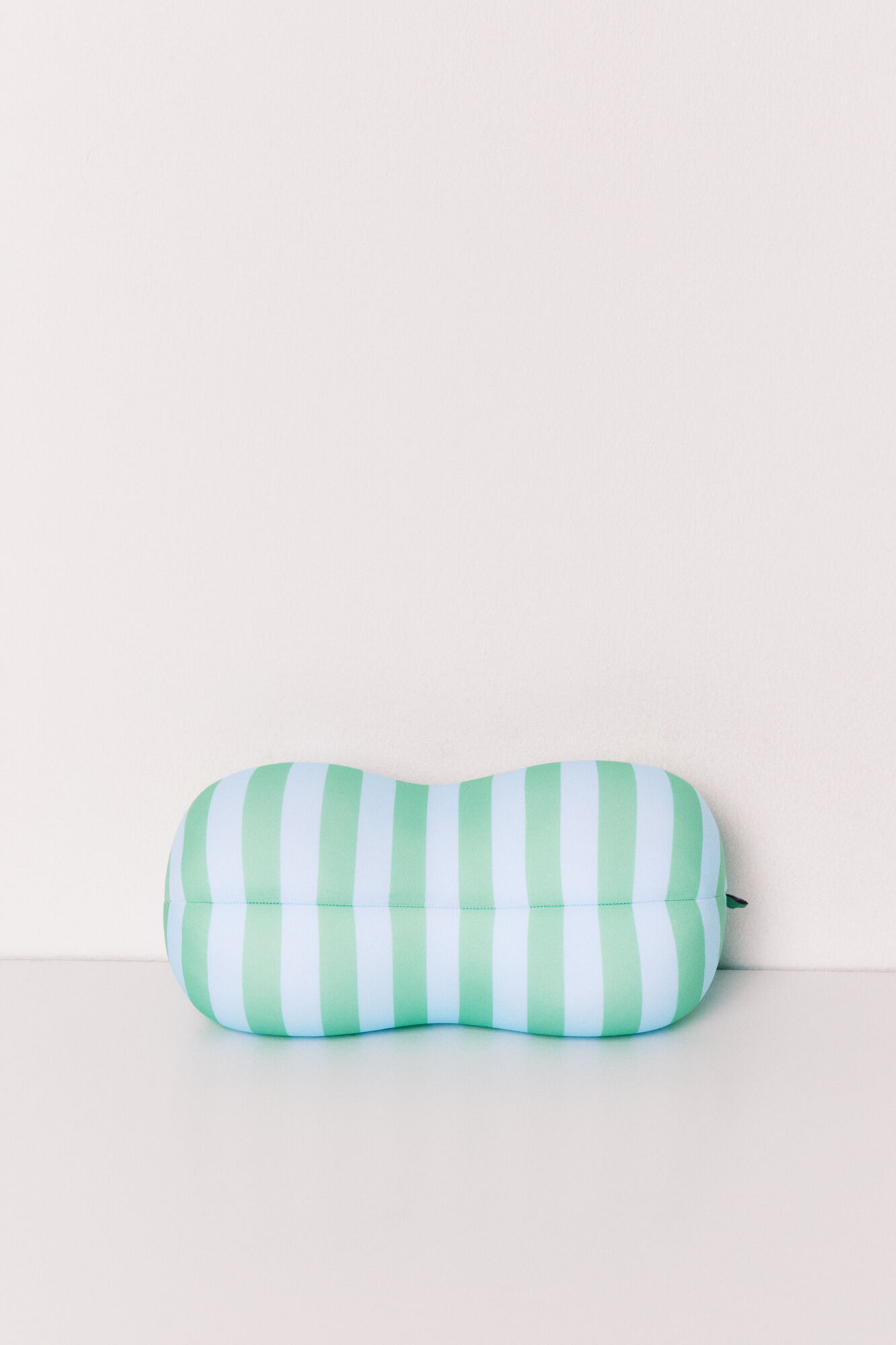 Women'secret Almohada verde de rayas SmileyWorld&reg; estampado