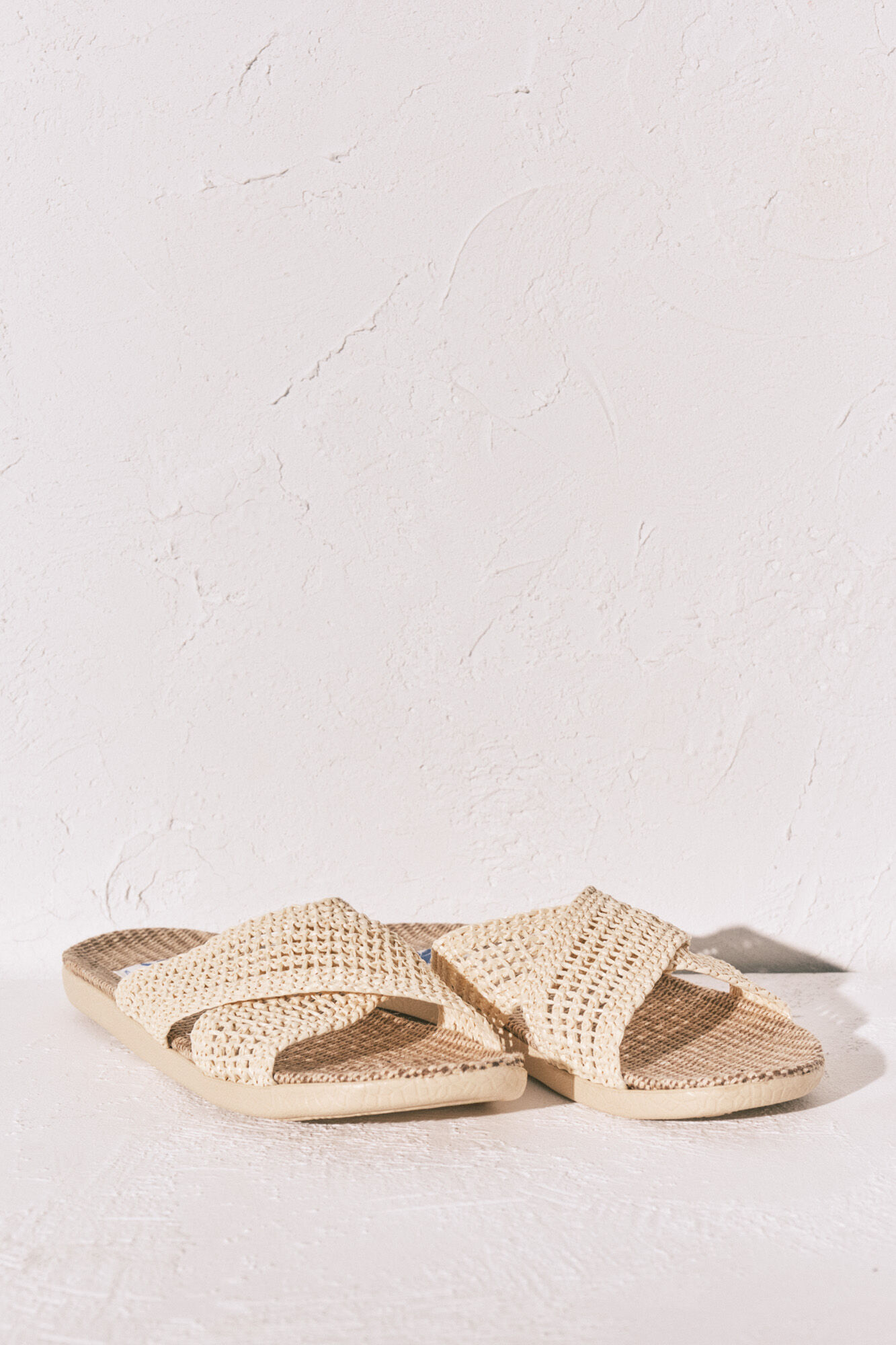 Women'secret Sandalia de tiras efecto rafia caf&eacute;