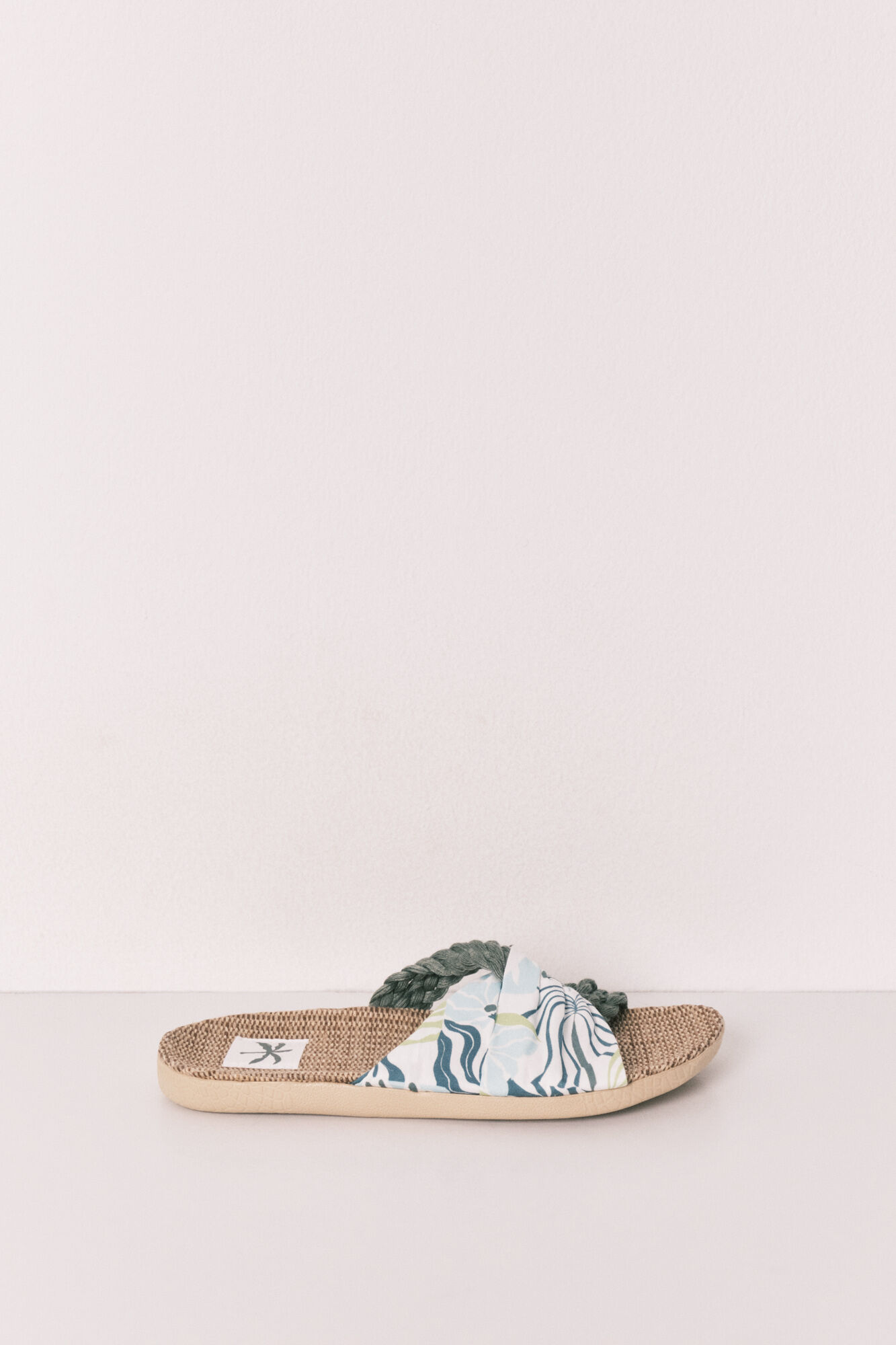 Women'secret Sandalias de tiras trenzadas y estampadas kaki