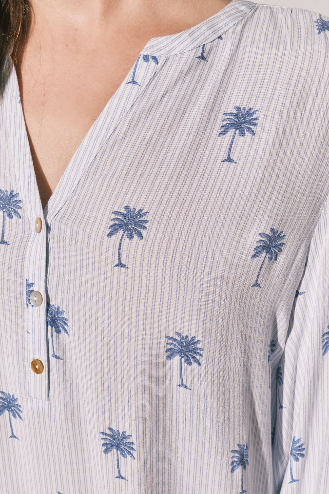 Women'secret Playera de dormir corta de rayas con palmeras estampado
