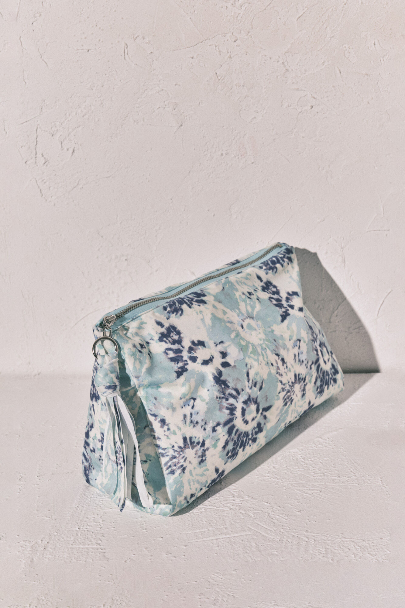 Women'secret Bolsa impermeable Tie Dye para traje de ba&ntilde;o verde estampado