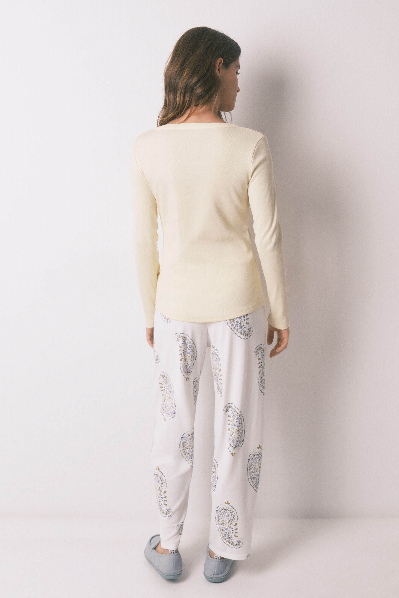 Women'secret Pantal&oacute;n largo estampado Paisley blanco