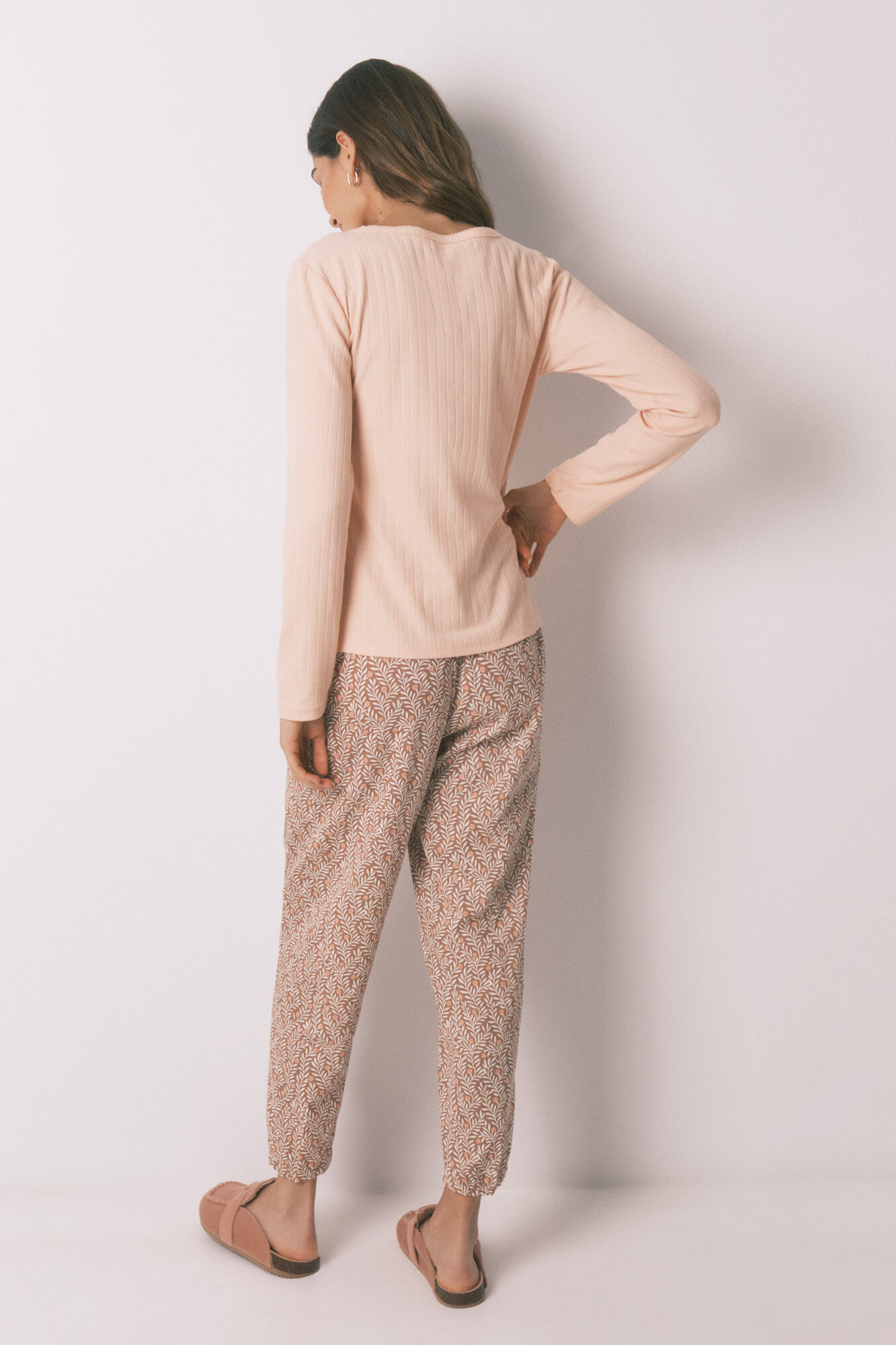 Women'secret Pijama larga estampado de flores de algod&oacute;n rosa naranja