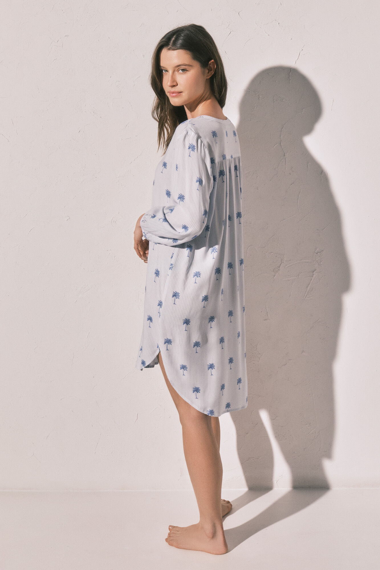 Women'secret Playera de dormir corta de rayas con palmeras estampado