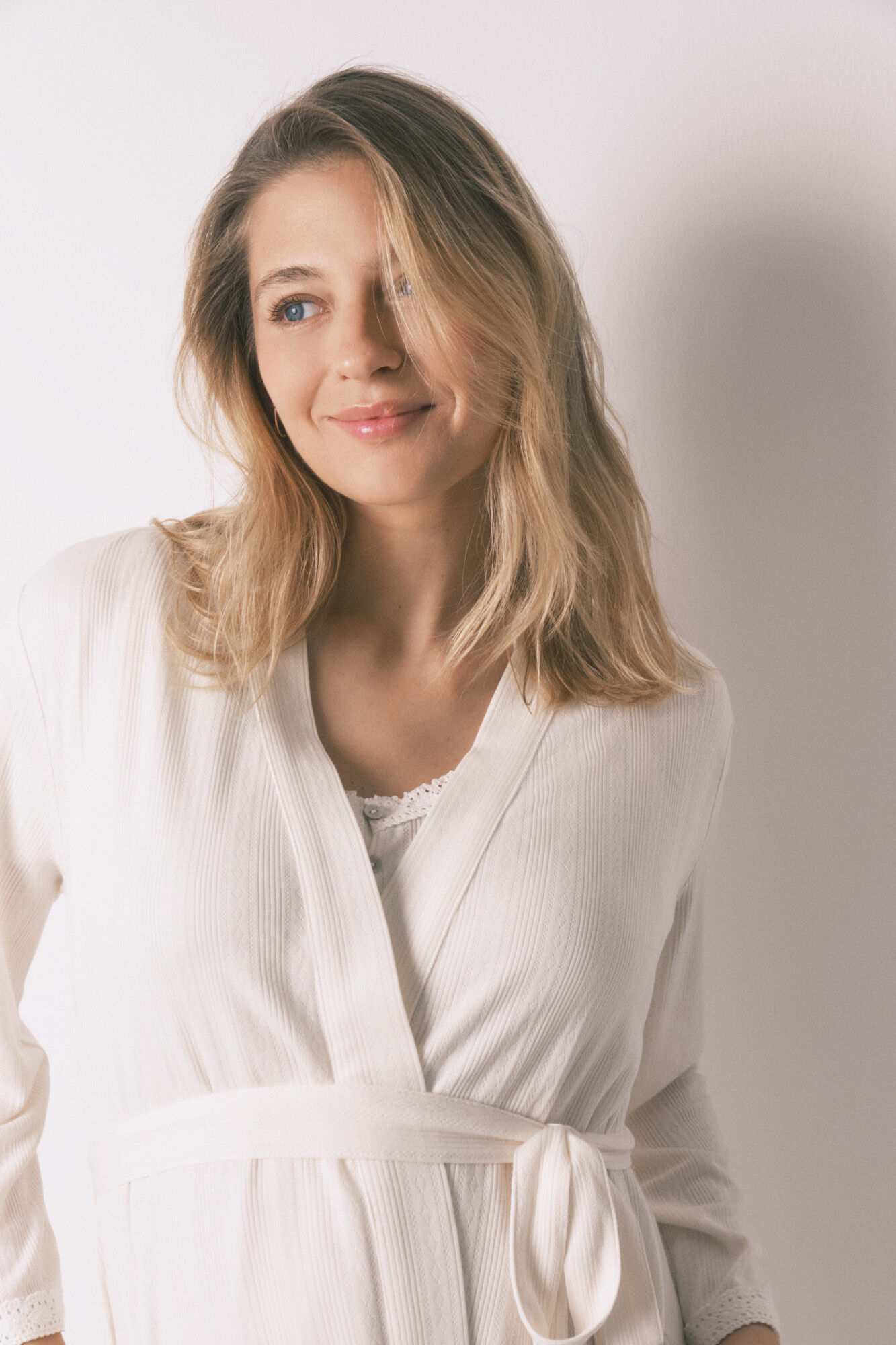 Women'secret Bata maternity con cintur&oacute;n blanca marfil