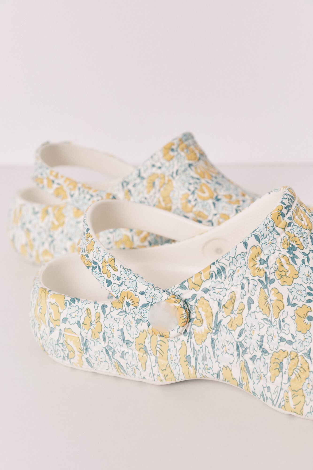 Women'secret Zapatillas de casa tipo zueco con florecitas