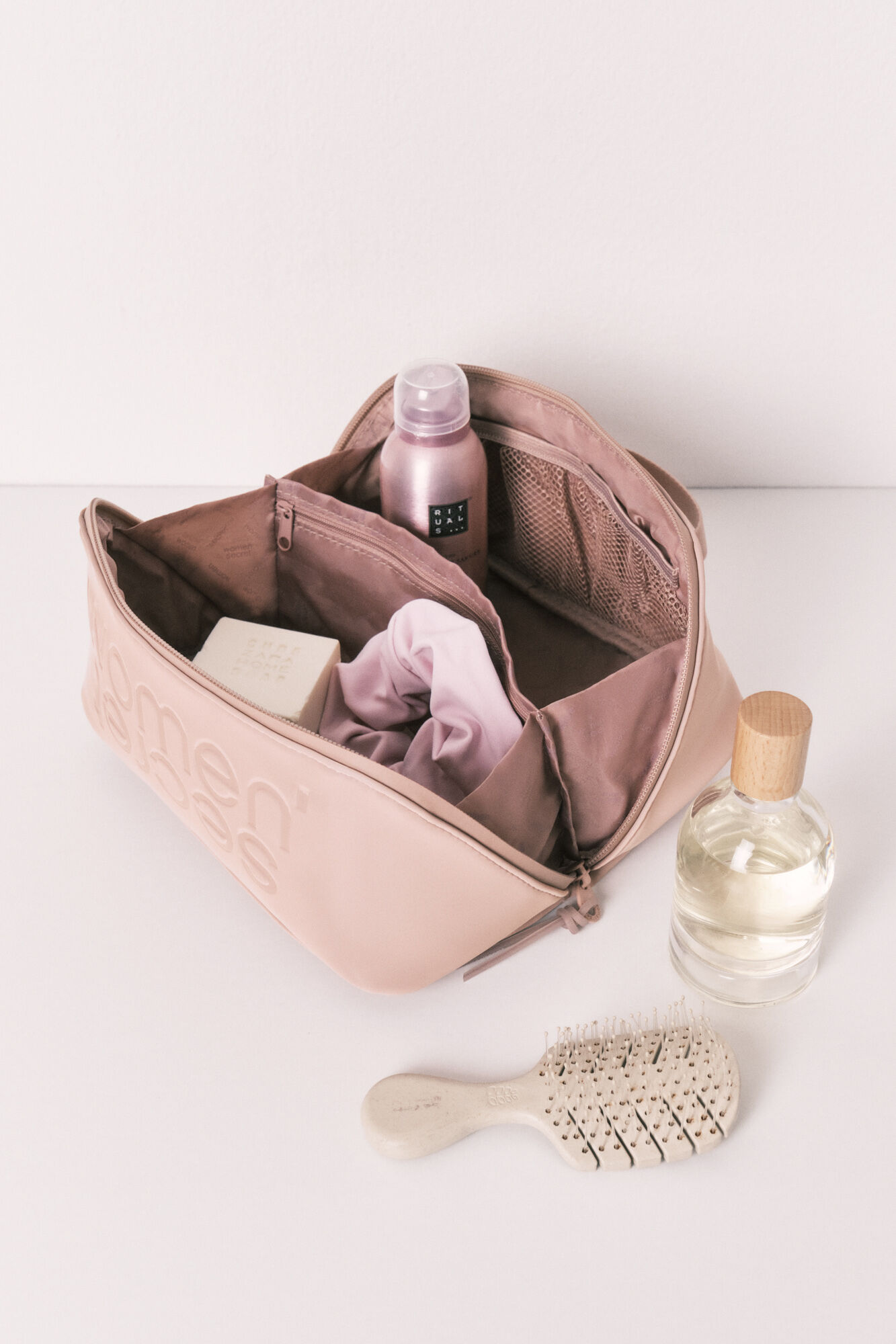 Women'secret Neceser mediano de goma marr&oacute;n