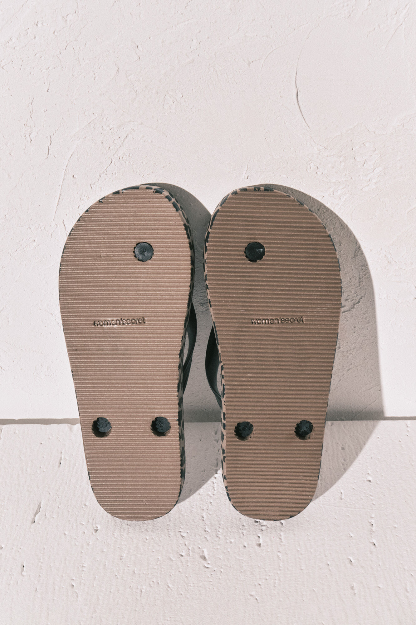 Women'secret Chanclas anchas animal print blanco